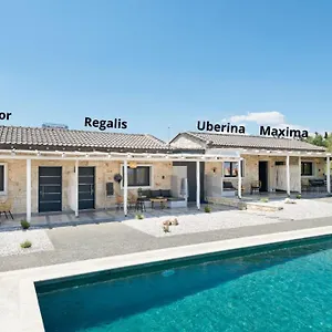 https://flh-four-olives-luxury-rooms.hotelschalkidiki.net